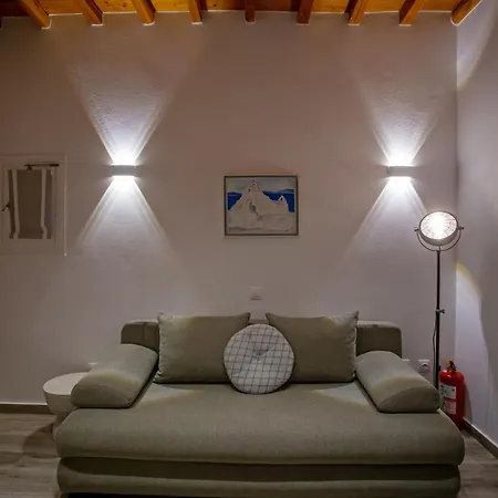 C Mykonos *