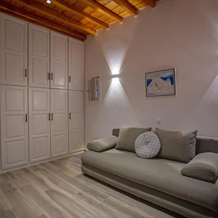 C Mykonos