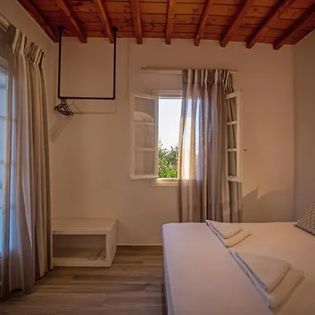 C Mykonos *