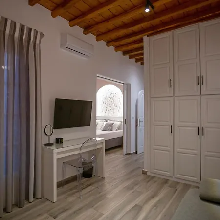 C Mykonos *
